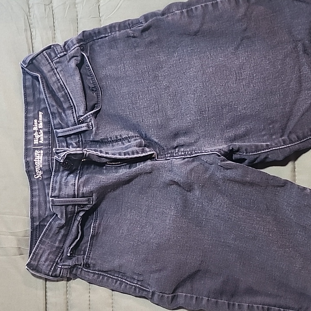 Size 8 signature LEVI Strauss & Co High Rise Ankle Skinny Jeans